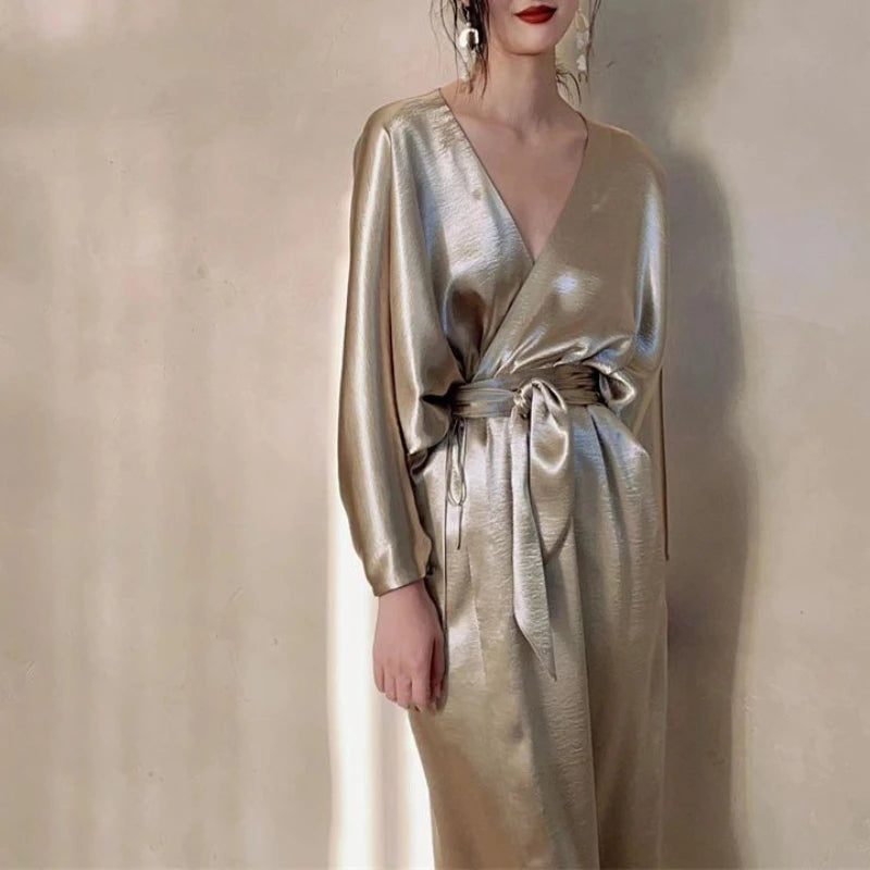 Robe longue en satin brillant pour femme