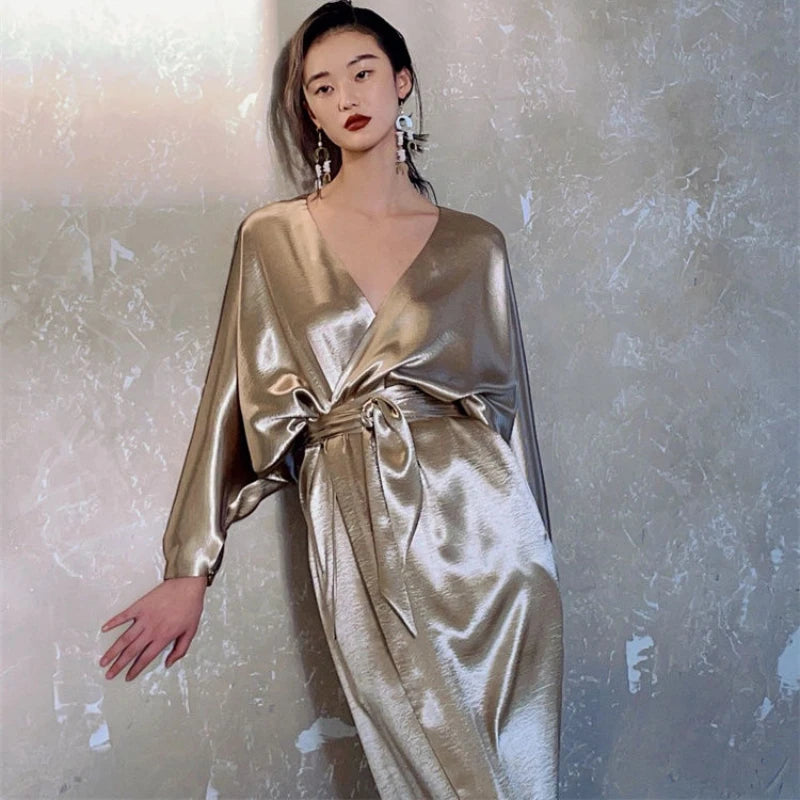 Robe longue en satin brillant pour femme