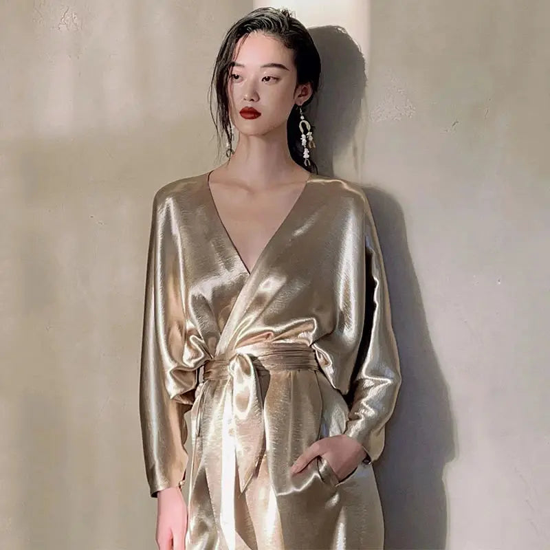 Robe longue en satin brillant pour femme